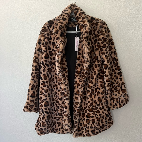 Love Tree Jackets & Blazers - Love Tree Faux Fur Leopard Coat Women’s Size Large